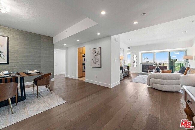 Building Photo - 13600 Marina Pointe Dr