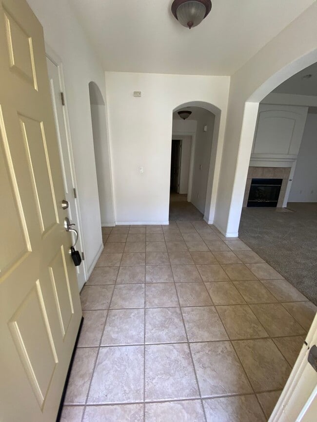 Building Photo - Beautiful Somerset Single Story Townhome N...