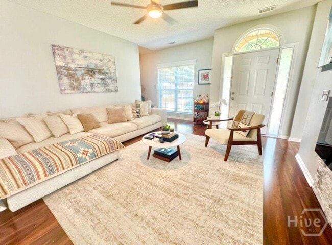 Building Photo - Beautifully designed end unit townhome Available 1/6/26