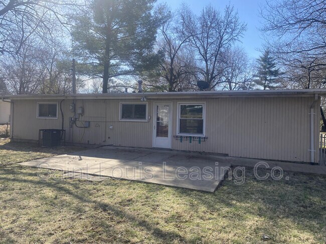 Building Photo - 865 Robinwood Dr