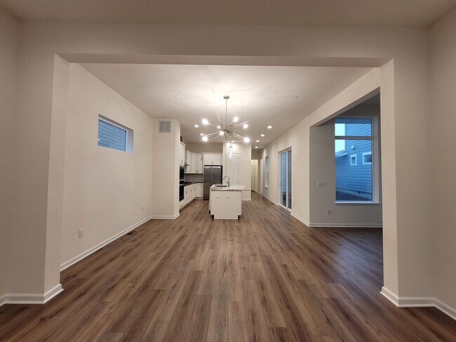 Building Photo - 820 Promenade Dr