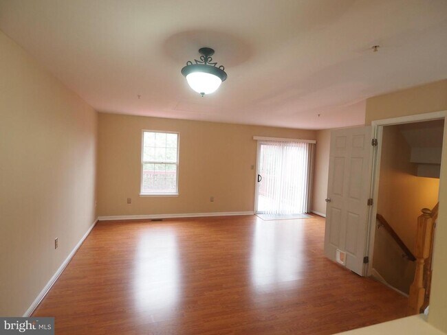 Foto del edificio - 7725 Cornerstone Way