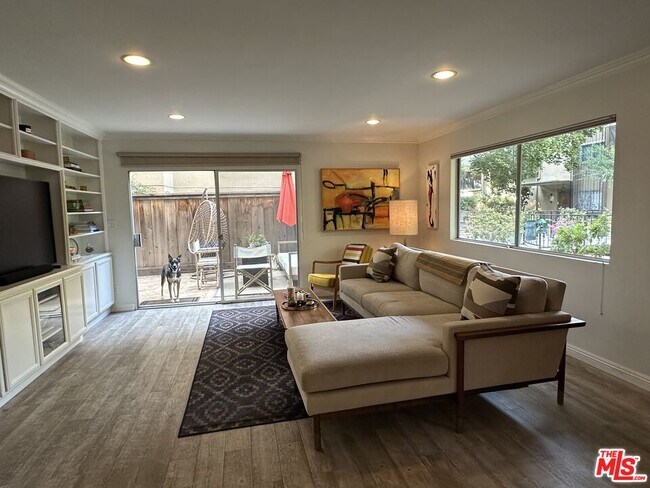 Foto del edificio - 6708 Hillpark Dr