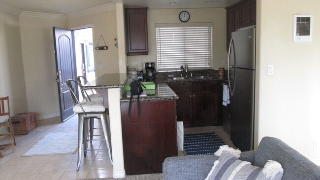 Foto del edificio - Steps to the Beach with rooftop deck