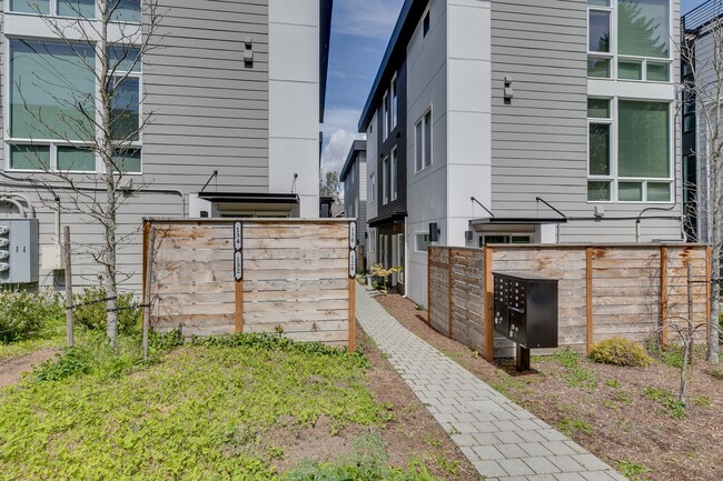 Foto del edificio - Modern & Bright Seattle 4 Bed Townhome!