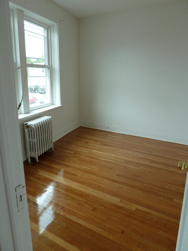 Foto del edificio - 311-315 Queen Anne Rd