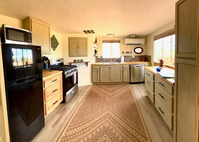 Foto del edificio - Charming Remodeled Bungalow on 1 Acre