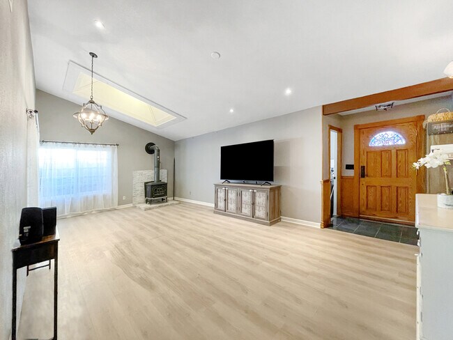 Building Photo - 2611 Willow Ct