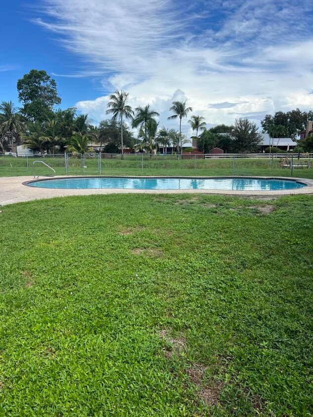 Foto del edificio - 9353 Longmeadow Cir