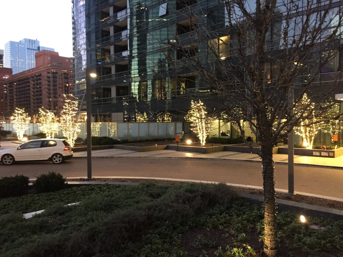 Foto principal - 343 W Wolf Point Plaza