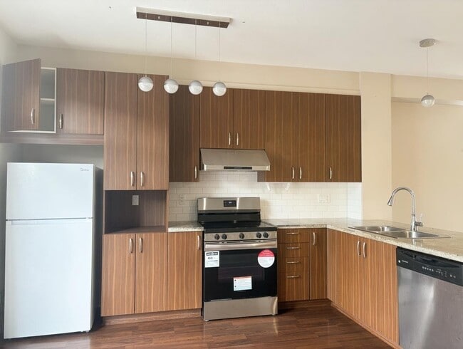 Building Photo - 10415 Delsom Crescent