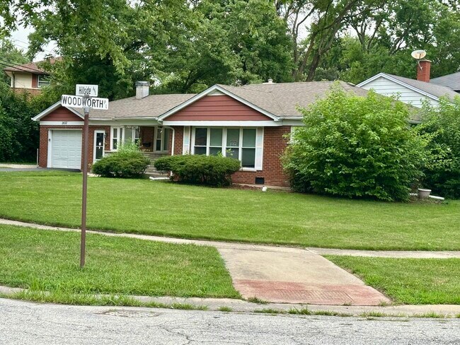 Foto del edificio - 2652 Woodworth Pl