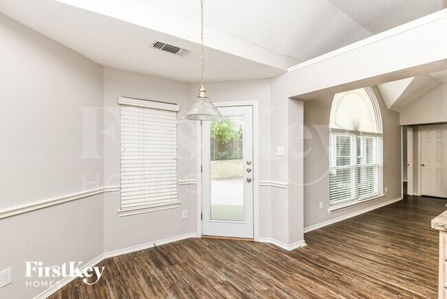 Foto del edificio - 4732 Lennon Ave