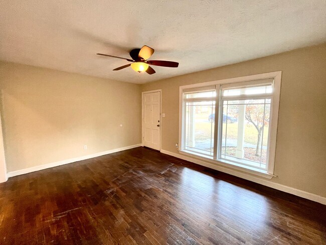 Building Photo - 3 Bed, 1 Bath Nest in Fayetteville