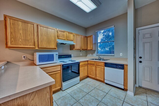 Foto del edificio - Beautiful Condo in Brighton Park! Move in ...