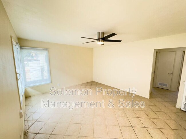 Building Photo - 515 N Ditmar St