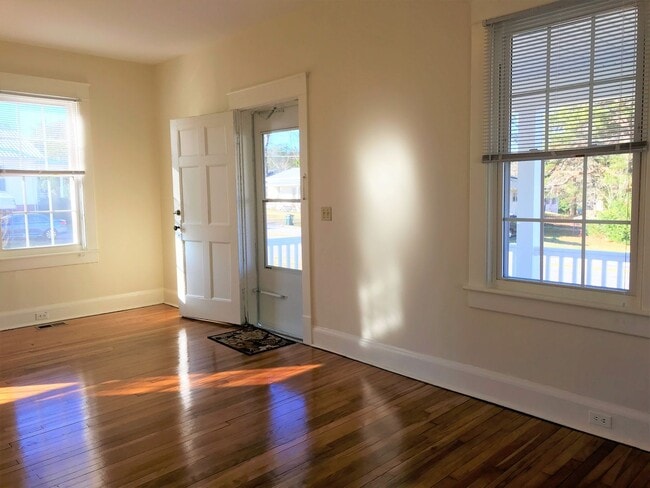 Building Photo - Lovely Rancher For Rent in Heart of South ...