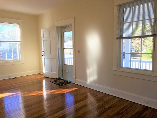 Foto del edificio - Lovely Rancher For Rent in Heart of South ...