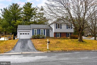 Building Photo - 8844 Mourning Dove Ct