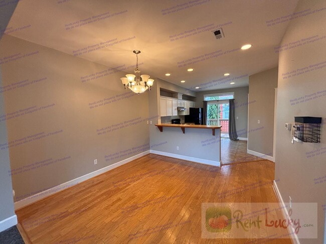 Building Photo - Bright and Spacious Fircrest Townhome in U...