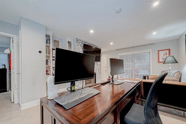 Foto del edificio - 1860 White Oak Dr