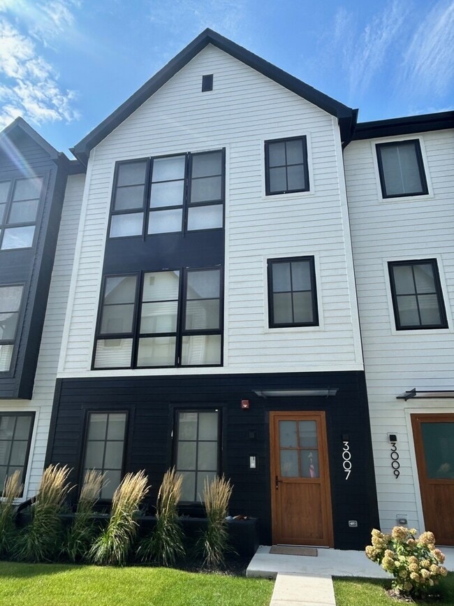 Building Photo - 3007 Birch Ln