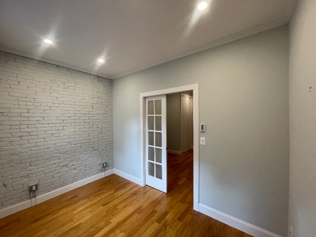 Building Photo - 427 E 80th St