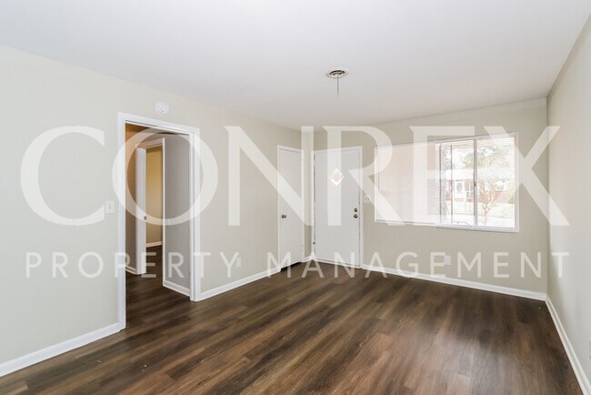 Foto del edificio - Spacious 3 Bedroom with Great Location