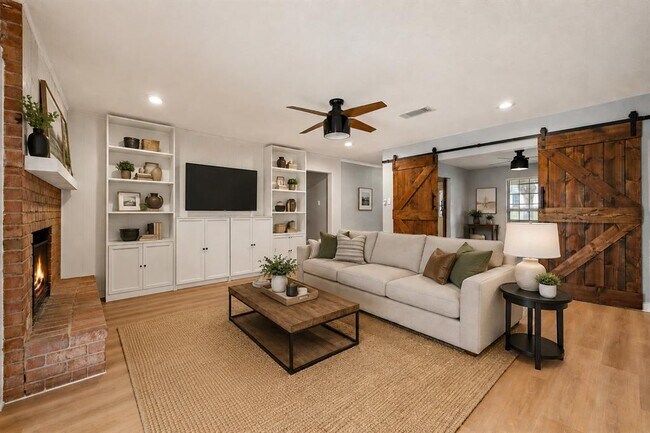 Foto del edificio - 908 Hollybluff St