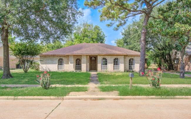 Building Photo - 7523 Antoine Dr