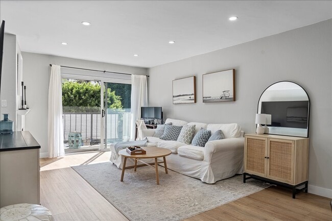 Foto del edificio - 8163 Redlands St