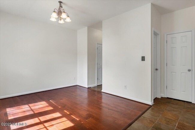 Building Photo - 722 Thrush Dr