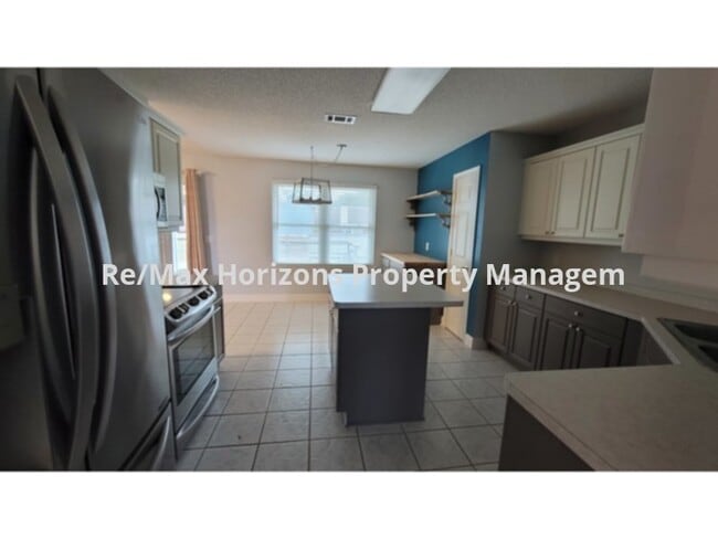 Building Photo - Wonderful Cantonment Home!