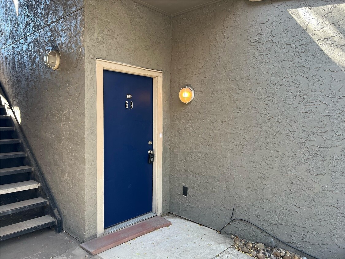 Foto principal - 6601 Sands Point Dr