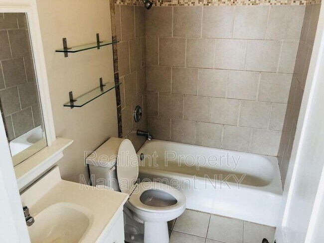 Foto del edificio - 224 E 4th St