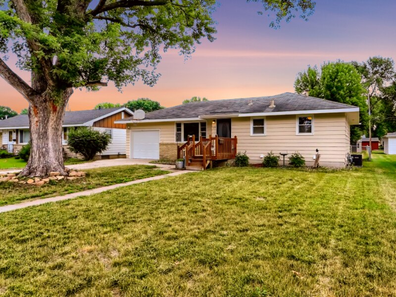 1039 Market St S, Shakopee, MN 55379 House Rental in Shakopee, MN