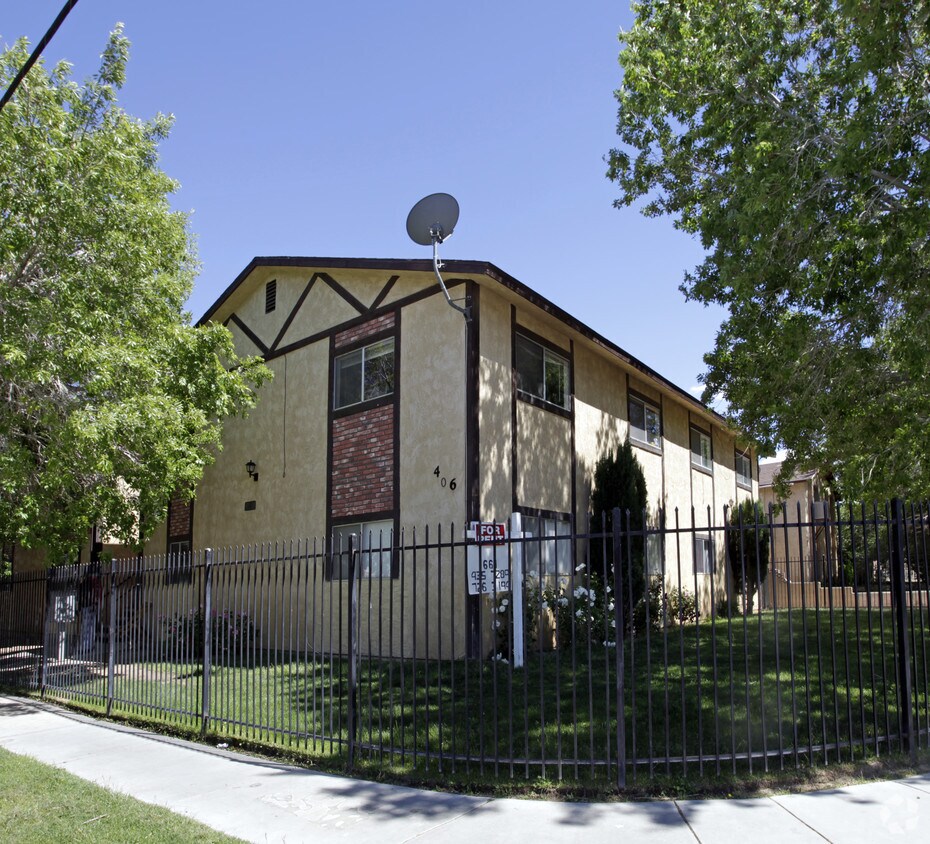 Building Photo - 406 E Avenue Q3