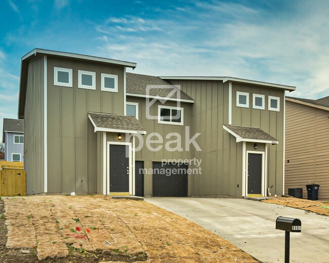Foto del edificio - $1599! 3Bed/2.5Bath Fort Worth Duplex! Free application through 8/10! See information in descript...