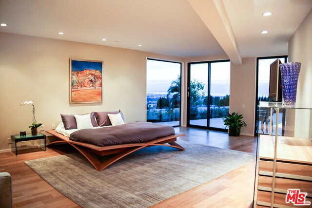 Foto del edificio - 1526 Blue Jay Way