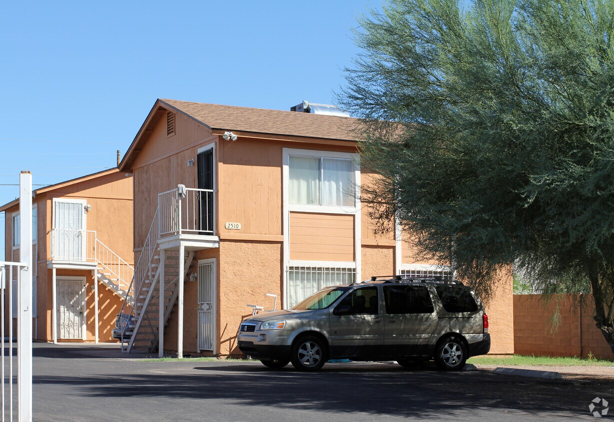 Building Photo - 2510 E Pueblo Ave