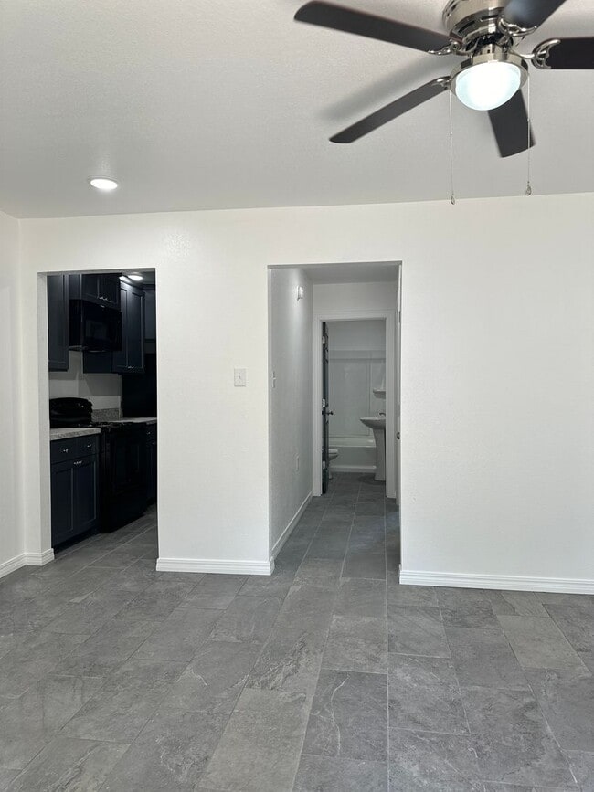 Building Photo - S. J Duplex