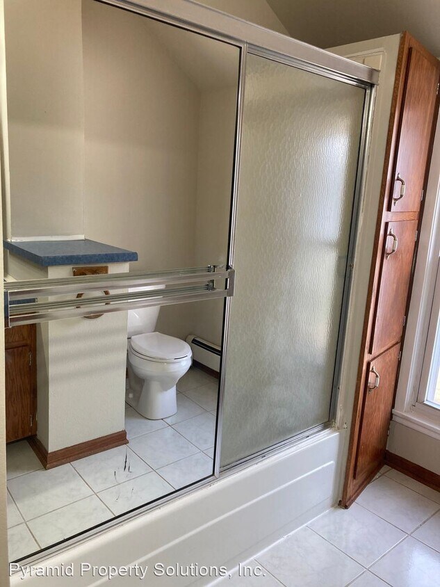 4 br, 1.5 bath House 918 Grove St House Rental in Adel, IA