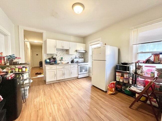 Building Photo - 84 Day St