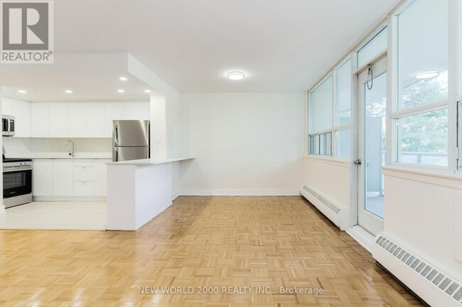 Photo du bâtiment - 33 Erskine Ave