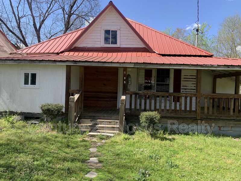 135 W Atlanta St, Tallapoosa, GA 30176 House Rental in Tallapoosa, GA
