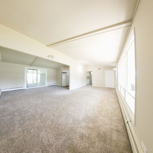 Building Photo - Beautiful 3 bedroom 1.5 bath home