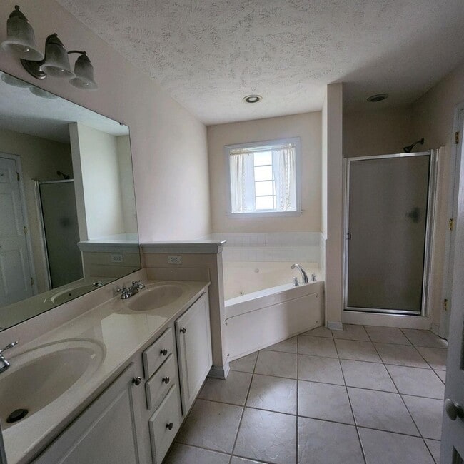 Building Photo - 1720 Renwick Dr