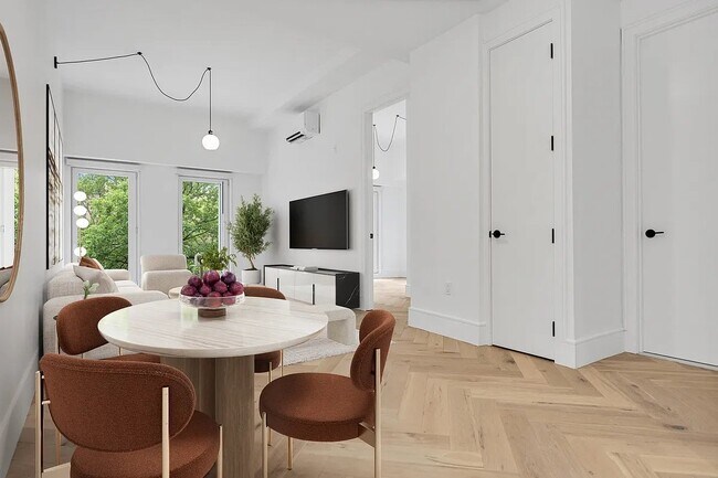 Foto del edificio - 313 E 17th St