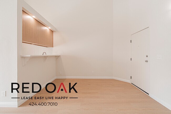 Building Photo - 4651 Cahuenga Blvd