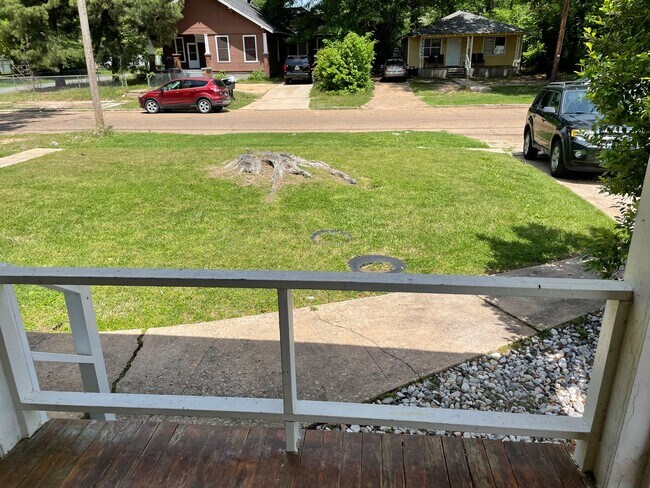 Building Photo - Remodeled 1 Bedroom Apartment near LSUS